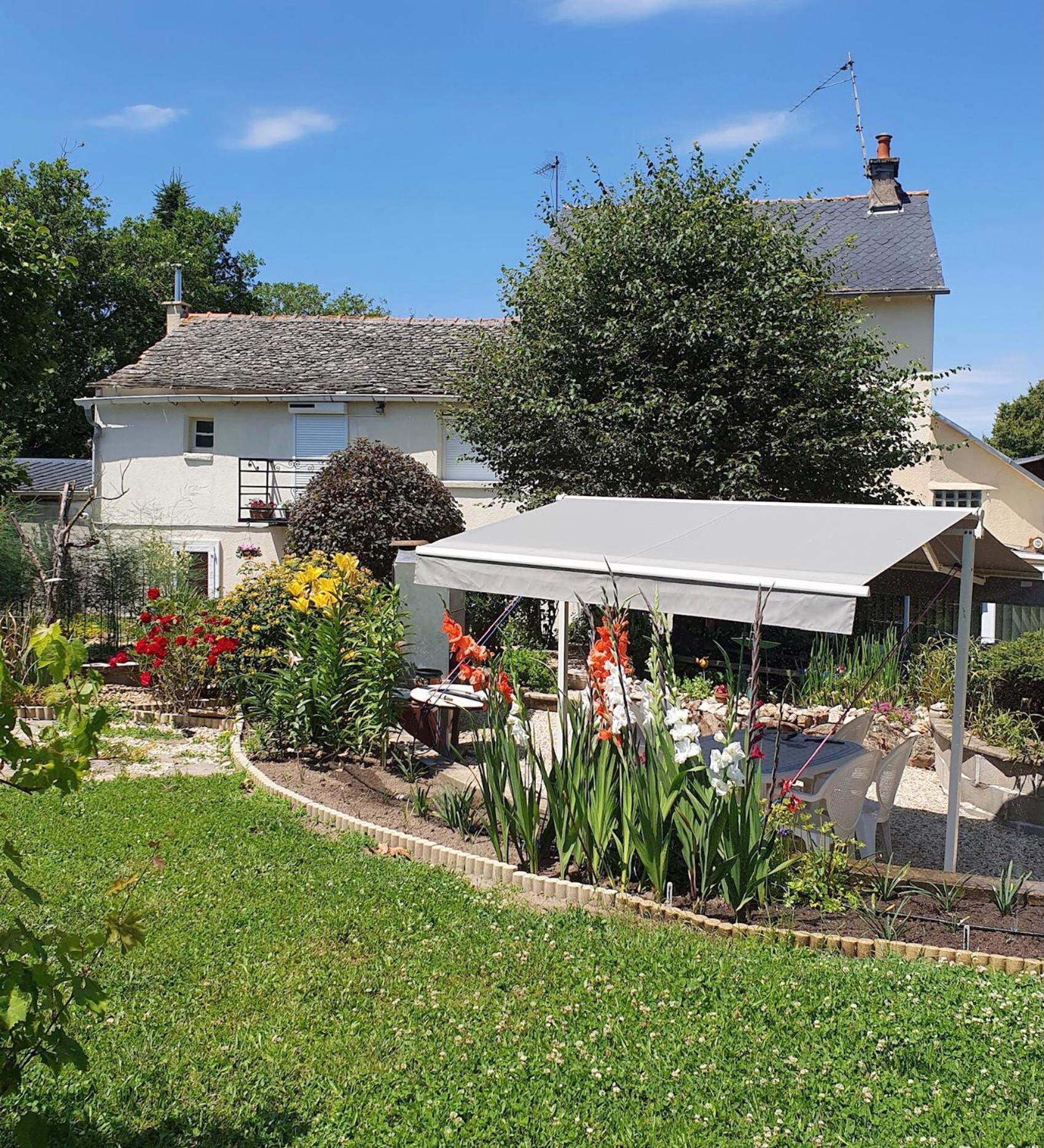 Chez Mai Private Room In Rural Country Home Auriac-Lagast Exterior photo